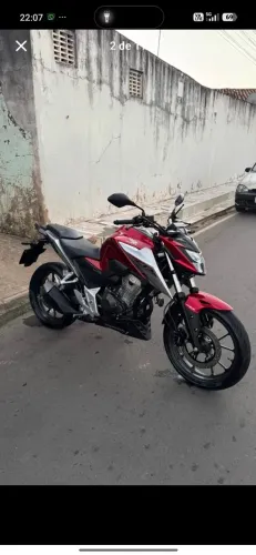 Moto muito boa super conservada comprada a 10 meses atras