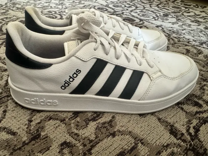Vendo tênis Adidas em ótimo estado - TAM 42