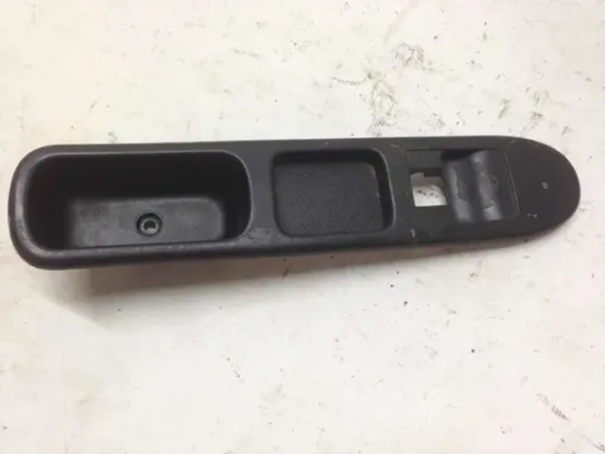 Moldura Botão Vidro Elétrico Dianteiro Direito Peugeot 307