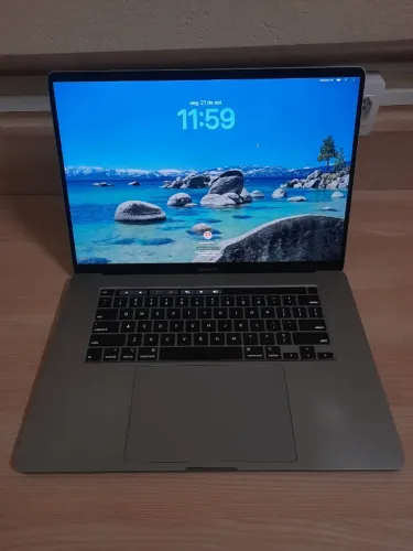 MacBook Pro 16 2019 i7 16GB 512GB SSD Touch Bar