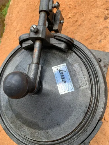 Máquina Fechadora seladora de marmita