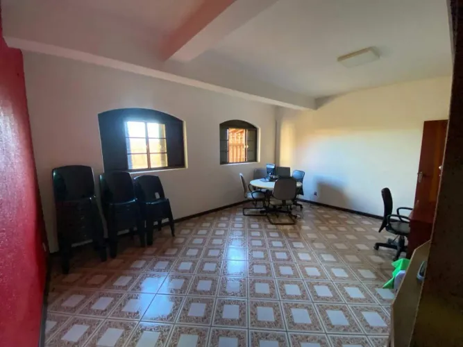 Casa de 3 Quartos com Suíte e Terraço à Venda no Brasil Industrial