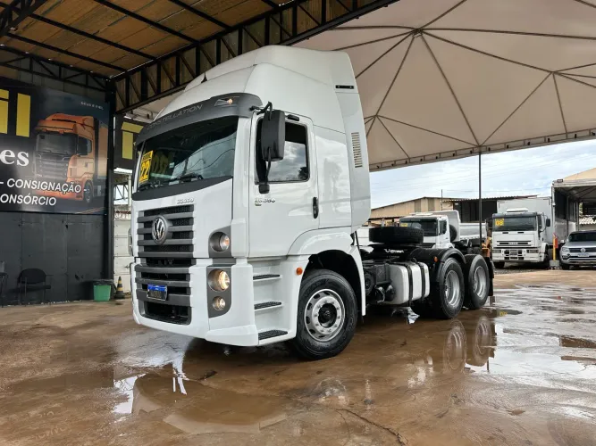 VW 25-360 ano:2022 automático super conservado
