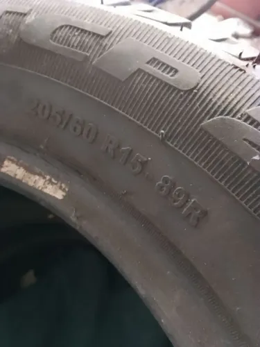 Vendo dois pneus para Ecosport 205/60 aro 15