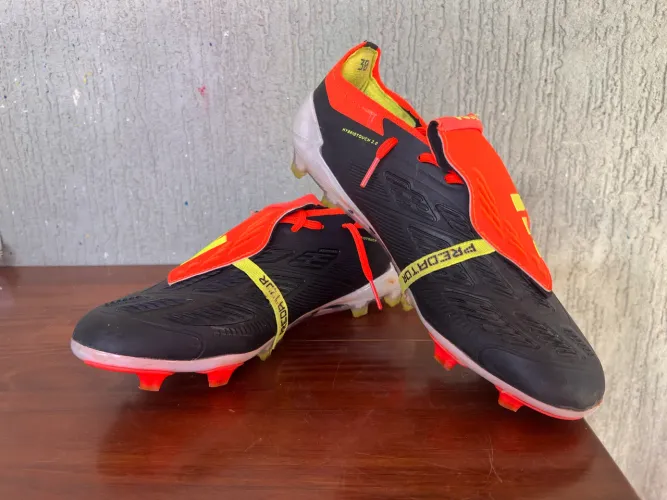 CHUTEIRA ADIDAS PREDATOR 30 ANOS