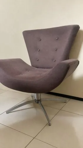 Poltrona Decorativa Giratória Estofada - Usada