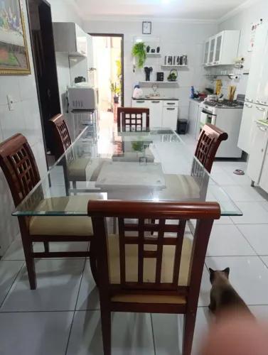 Conjunto de mesa com 6 cadeiras