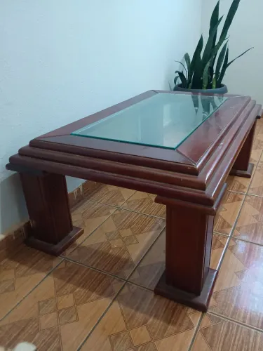 Mesa pequena de madeira - doação