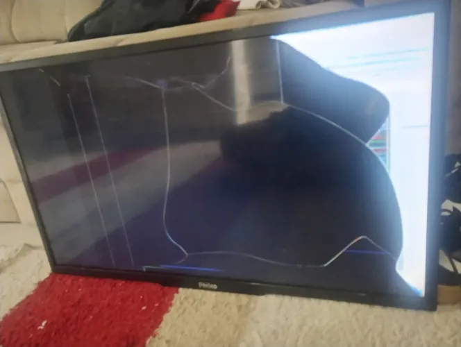 Vendo tv Philco 32 polegadas, com defeito na tela, pra quem meche com isso e galho fraco 