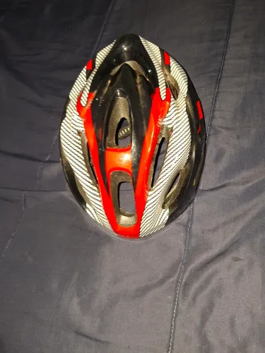 Capacete vermelho e preto excelente estado semi novo
