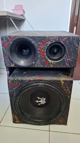 Caixa de som automotivo 