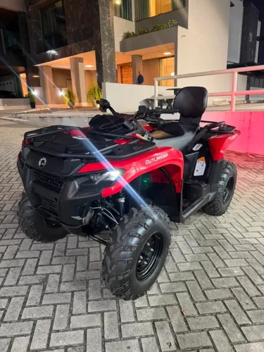 QUADRICILO OUTLANDER 700 4X4 2026 AUTOMÁTICO NOVO REVISADO 1557 KM 110 HORAS COR VERMELHA