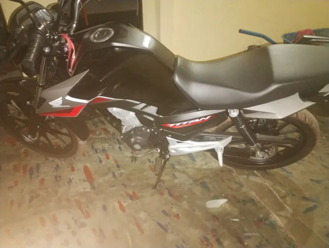 Vendo ou troco por casa Titan 160 ano 2025