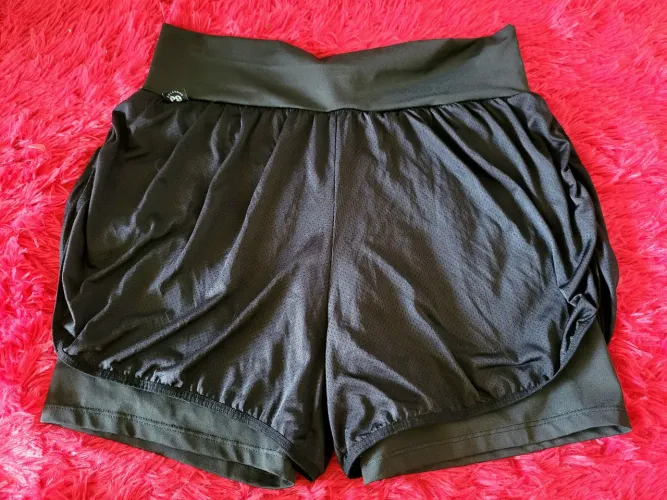 short saia de academia tamanho M/ G estica