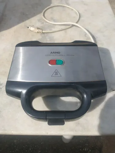 Sanduicheira compacta grill Arno
