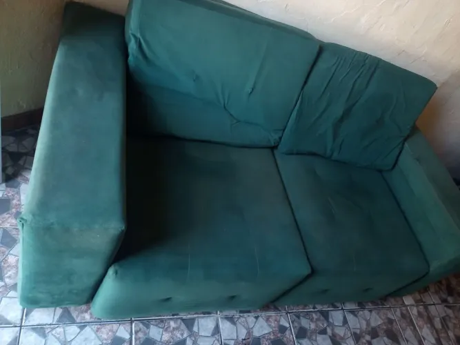 Sofá retrátil dois lugares , semi usado.