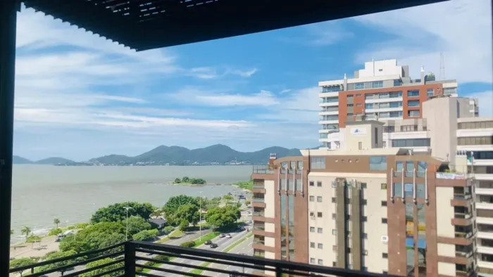 Apartamento com 4 Quartos e 5 banheiros à Venda, 166 m²