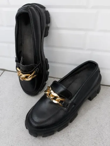 Mocassim Feminino Preto Tratorado com Corrente Dourada - Tam. 35/36
