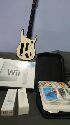 Nintendo Wii desbloqueado (Primeira versão) + Guitarra-Balança-jogos-Manual