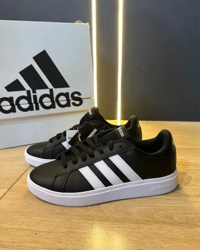 Tênis Adidas Court couro 34 ao 43