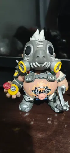 Funko pop original overwatch blizard Roadhog em ótimo estado sem caixa , faço envio 