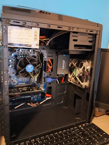 Computador PC para estudos, trabalho e jogos