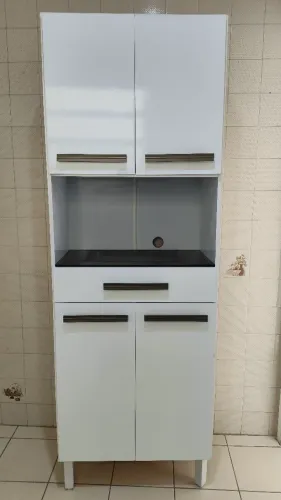 Armário 4 portas, 1 gaveta e nicho