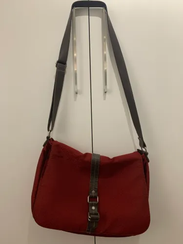 Bolsa vermelha carteiro uncke k