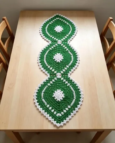 Trilho de mesa em croché