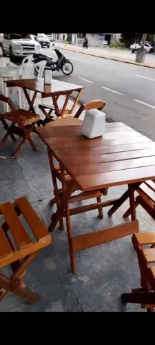 Venda...mesas de madeira...com cadeiras...