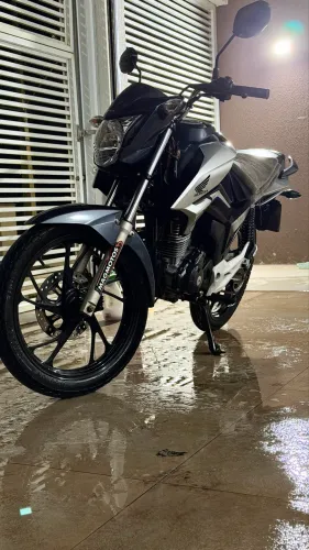 Titan 160 muito nova