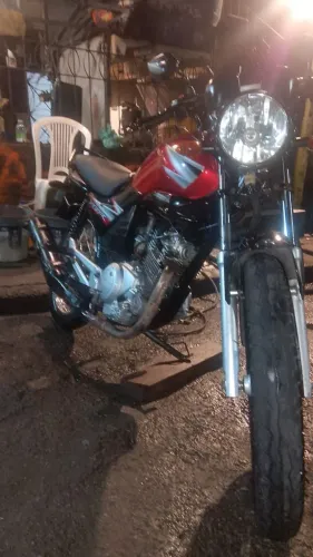 Vendo uma moto 125 conservado moto toda em dias 5.500