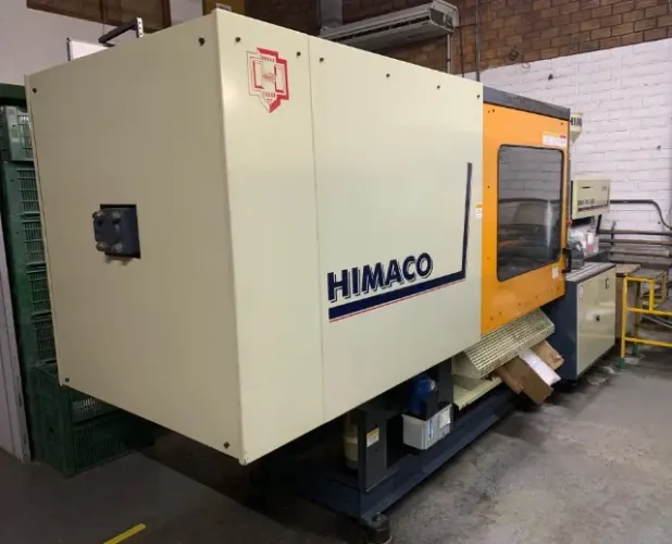 Injetora de plásticos Himaco