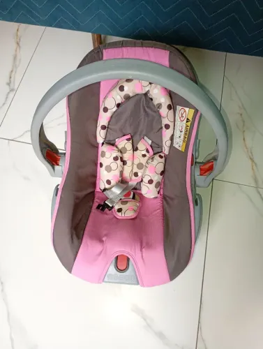 Vendo carrinho de bebe e bebe conforto
