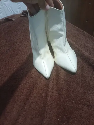 Bota branca feminina