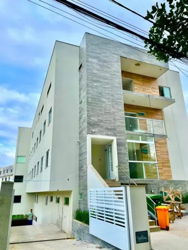 APATAMENTO 2/4 AMPLO, RECÉM-CONSTRUIDO E PERTO DE TUDO.