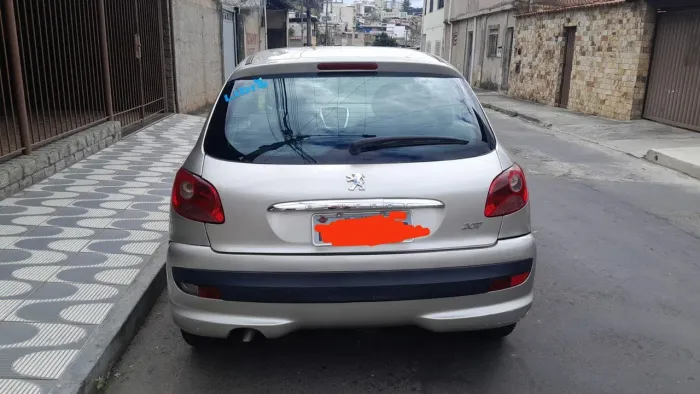 Peugeot 207 XR 1.4 Flex 8V 5P 2011