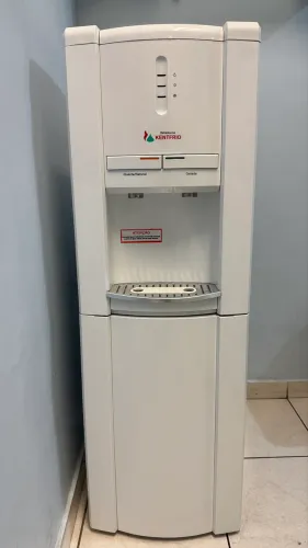 Bebedouro frigobar com água quente e fria