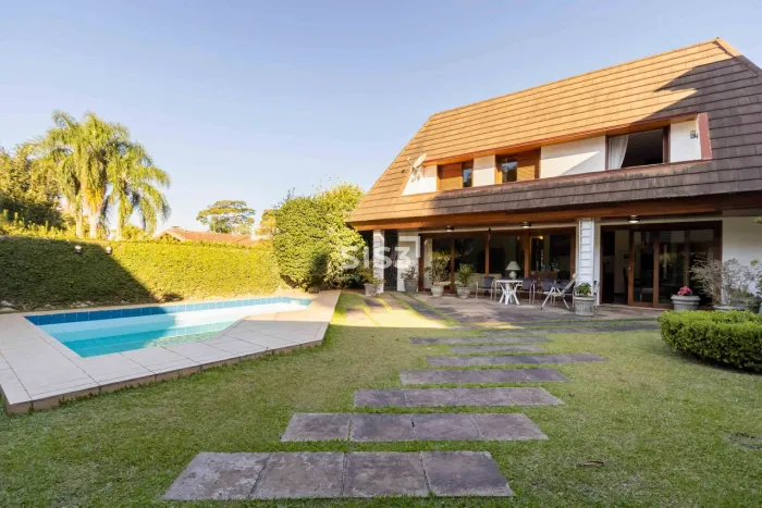 Casa à venda no Jardim Schaeffer com piscina e 588m² de terreno