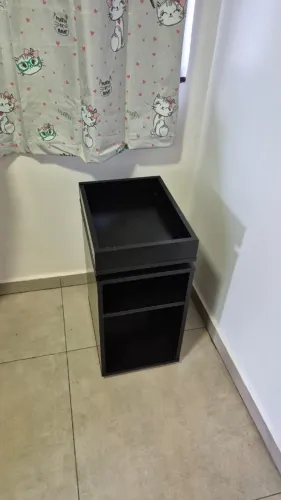 Mesa De Cabeceira Preta Moderna Com 2 Nichos E Bandeja (Usado)