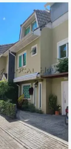 Sobrado à venda em Curitiba, São Lourenço, com 3 quartos, 134m²