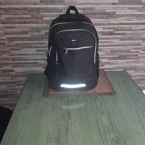 Mochila emborrachada preta