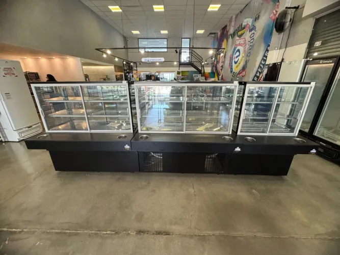 Vitrine New Titanium Premium Self Service Refrigerada/seca/aquecida Nova