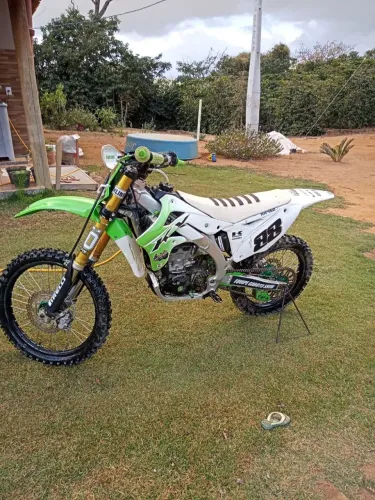 Vendo KXF 450F 2012 para mais informações entre em contato