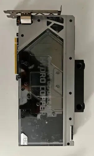 2080TI Evga Hydro Cooper (Refrigerada a água de fábrica).