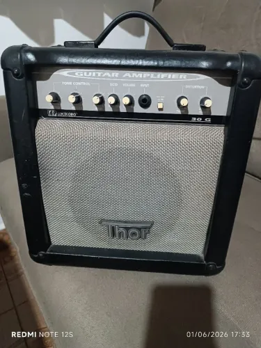Amplificador de guitarra e violão Meteoro Thor 30g com drive embutido.