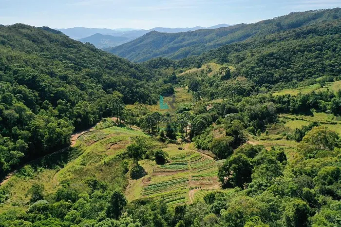 FAZENDA COM CACHOEIRA E MATA PRÓXIMO A CAMPOS DO JORDÃO-SP