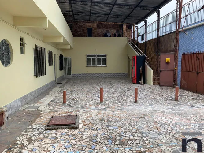 Vila com 4 casas e 2 kitnets à venda em Vila Leopoldina