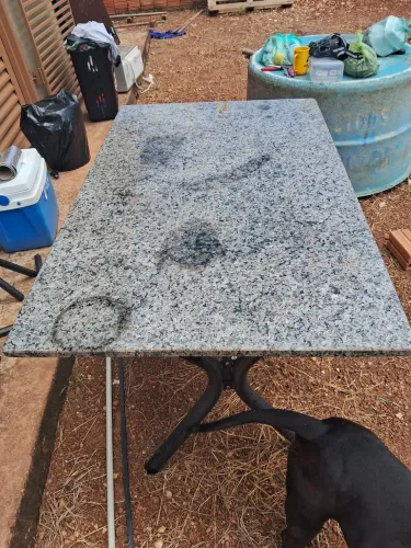 Vendo metade marmore com 4 cadeiras