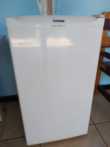 Frigobar semi novo